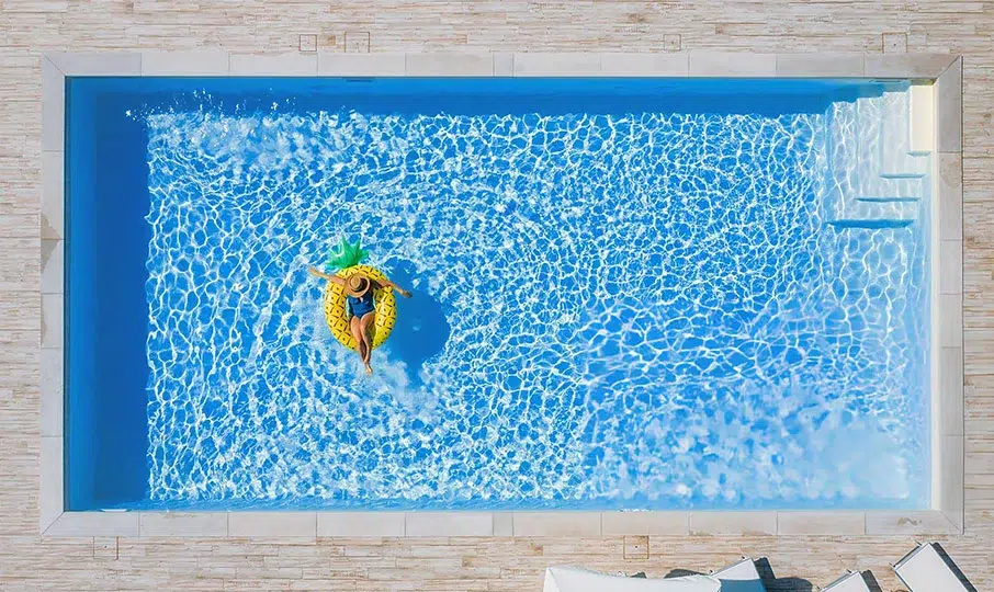 Manufacturer illustration of a pool with ocean blue water